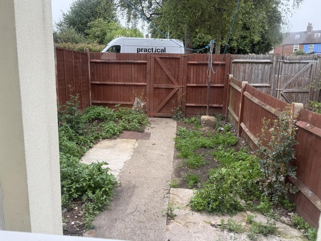 Lot: 74 - HOUSE IN NEED OF IMPROVEMENT - Rear Garden of House in need of Improvement
